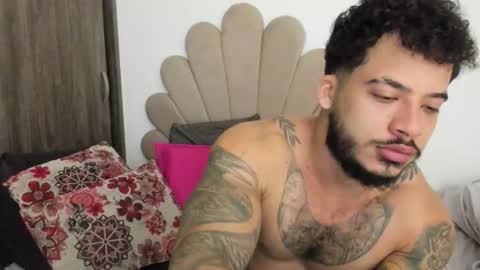 Snapshot of neeii chatting on 12/02/25, 12:49 Nei turn green online show from 12/02/25, 12:49