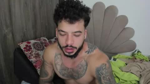 Snapshot of neeii chatting on 12/14/25, 12:54 Nei turn green online show from 12/14/25, 12:54