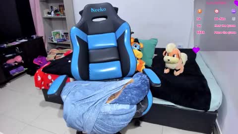 Geek Nicole    im Neeko UwU online show from 11/05/25, 02:50