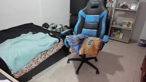 Geek Nicole    im Neeko UwU online show from 12/05/25, 02:36