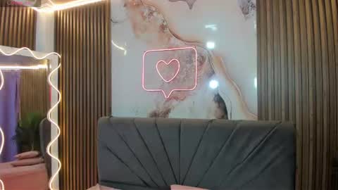 Snapshot of neftis_tay chatting on 08/04/26, 02:59 NEFTIS online show from 08/04/26, 02:59
