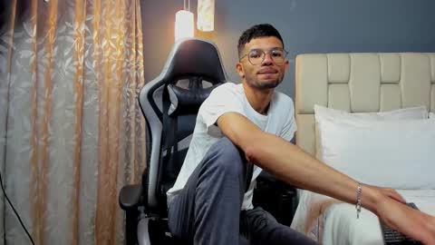 Snapshot of negreteth88 chatting on 11/21/25, 07:45 Fernando Negreteth online show from 11/21/25, 07:45