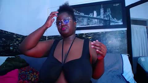 Snapshot of neighbor_ebony chatting on 02/17/26, 02:52 CHIKY online show from 02/17/26, 02:52