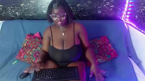 Snapshot of neighbor_ebony chatting on 03/28/26, 03:06 CHIKY online show from 03/28/26, 03:06