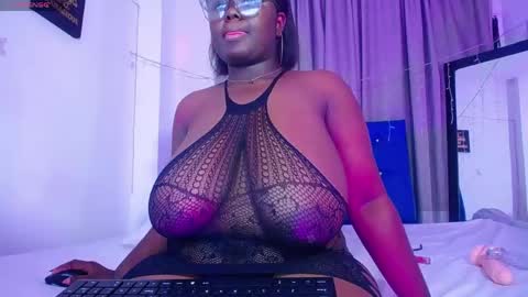 Snapshot of neighbor_ebony chatting on 04/21/26, 01:29 CHIKY online show from 04/21/26, 01:29