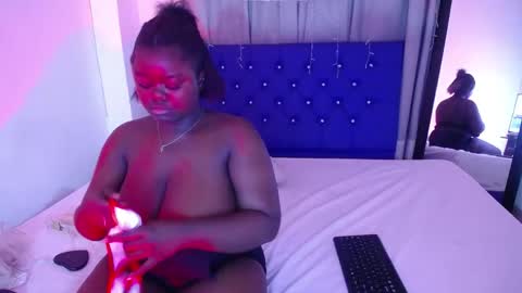 Snapshot of neighbor_ebony chatting on 04/28/26, 03:33 CHIKY online show from 04/28/26, 03:33