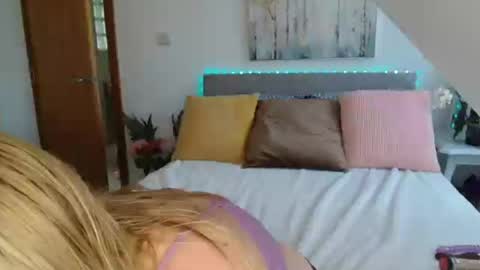 Snapshot of neighbournicole chatting on 07/01/26, 03:56 Birthday online show from 07/01/26, 03:56
