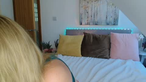 Snapshot of neighbournicole chatting on 07/29/26, 02:59 Birthday online show from 07/29/26, 02:59