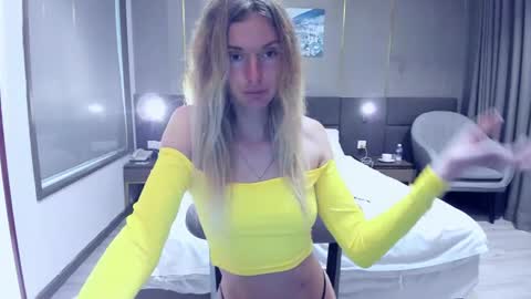 Snapshot of neighbours_love chatting on 12/25/24, 09:24 neighbours_love online show from 12/25/24, 09:24