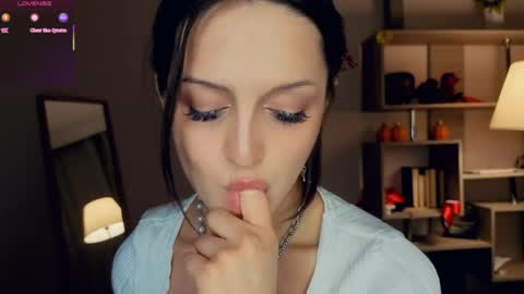Snapshot of neldaestey chatting on 04/02/26, 07:33 Vicky and Beatrice online show from 04/02/26, 07:33