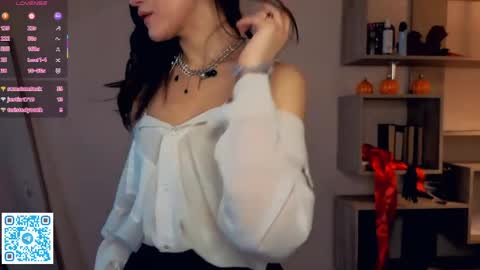 Snapshot of neldaestey chatting on 04/18/26, 07:58 Vicky and Beatrice online show from 04/18/26, 07:58