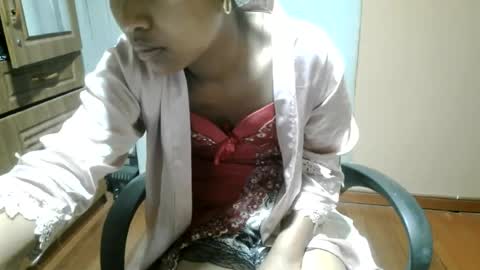 nelia_84 online show from 07/28/26, 05:23