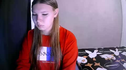 Snapshot of nelli_lux chatting on 11/19/25, 12:16 Nelli online show from 11/19/25, 12:16