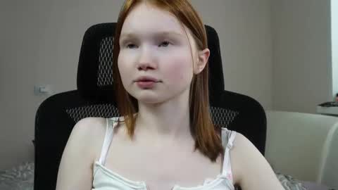Snapshot of nellie_baby chatting on 02/03/26, 09:14 Nellie online show from 02/03/26, 09:14
