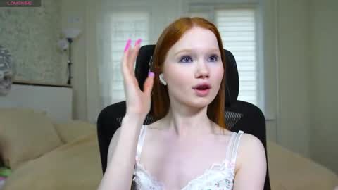 Snapshot of nellie_baby chatting on 04/04/26, 01:08 Nellie online show from 04/04/26, 01:08