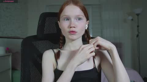 Snapshot of nellie_baby chatting on 06/08/26, 07:25 Nellie online show from 06/08/26, 07:25