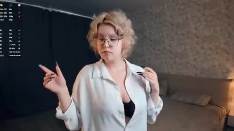 Snapshot of nelly_gloss chatting on 06/13/26, 07:50 nelly_gloss online show from 06/13/26, 07:50