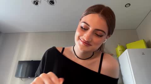 Snapshot of neomapruden chatting on 10/18/25, 09:21 Jessica u can call me Queen online show from 10/18/25, 09:21