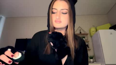 Snapshot of neomapruden chatting on 10/29/25, 08:49 Jessica u can call me Queen online show from 10/29/25, 08:49