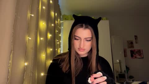 Snapshot of neomapruden chatting on 10/31/25, 08:15 Jessica u can call me Queen online show from 10/31/25, 08:15