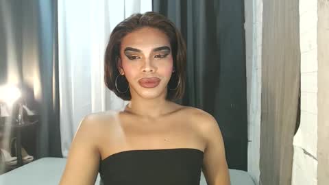 Snapshot of neomi_hardcock chatting on 11/24/25, 10:15 neomi online show from 11/24/25, 10:15