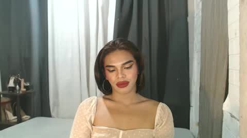 Snapshot of neomi_hardcock chatting on 11/28/25, 02:42 neomi online show from 11/28/25, 02:42