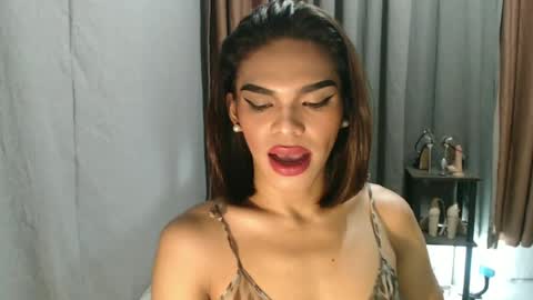 neomi online show from 06/22/26, 10:40