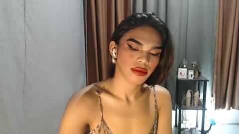 neomi online show from 07/29/26, 12:53