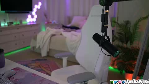 Snapshot of neomotoko chatting on 11/18/25, 02:21 Sasha West online show from 11/18/25, 02:21