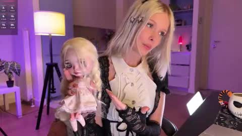 Snapshot of neondemon_ chatting on 09/10/25, 08:53 maeve online show from 09/10/25, 08:53