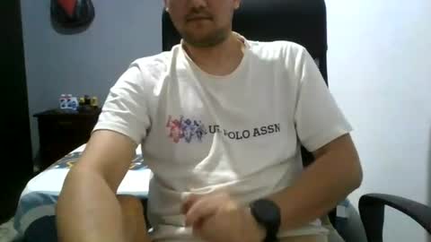 Snapshot of nerdxxx94 chatting on 06/25/26, 04:34 MrBull online show from 06/25/26, 04:34
