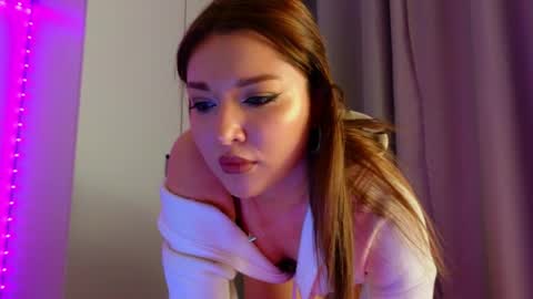 Snapshot of nessarosse chatting on 03/25/26, 04:46 Nessa online show from 03/25/26, 04:46