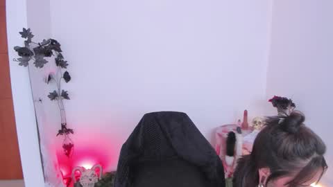 Marie    online show from 10/04/25, 07:01