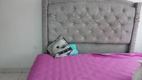 nesuko_kamado online show from 10/10/25, 07:35