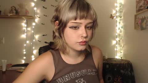 Snapshot of neurotic_witch chatting on 09/24/25, 05:44 Mar online show from 09/24/25, 05:44