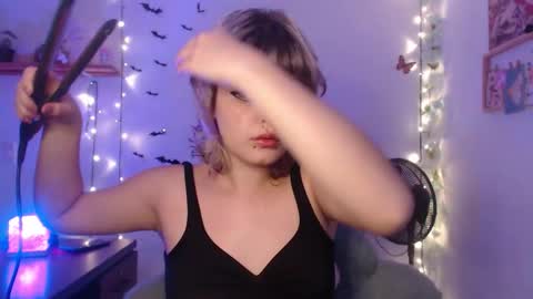 Snapshot of neurotic_witch chatting on 09/26/25, 07:45 Mar online show from 09/26/25, 07:45