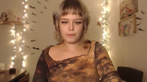 Snapshot of neurotic_witch chatting on 09/30/25, 06:51 Mar online show from 09/30/25, 06:51