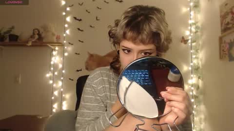 Snapshot of neurotic_witch chatting on 10/10/25, 10:36 Mar online show from 10/10/25, 10:36