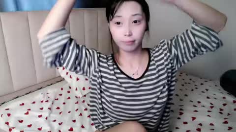 Snapshot of neverstopkissing chatting on 05/19/26, 01:44 Rin online show from 05/19/26, 01:44