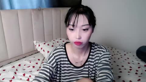 Snapshot of neverstopkissing chatting on 05/19/26, 01:56 Rin online show from 05/19/26, 01:56