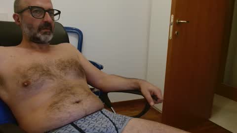 Snapshot of new_simi_74 chatting on 09/21/25, 04:03 simi online show from 09/21/25, 04:03