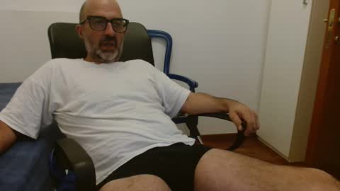 Snapshot of new_simi_74 chatting on 09/28/25, 04:18 simi online show from 09/28/25, 04:18