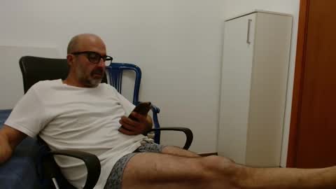 Snapshot of new_simi_74 chatting on 10/10/25, 07:02 simi online show from 10/10/25, 07:02