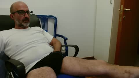 Snapshot of new_simi_74 chatting on 10/15/25, 06:08 simi online show from 10/15/25, 06:08