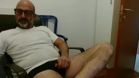 Snapshot of new_simi_74 chatting on 10/18/25, 12:06 simi online show from 10/18/25, 12:06