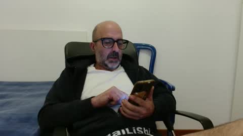 Snapshot of new_simi_74 chatting on 10/25/25, 05:37 simi online show from 10/25/25, 05:37