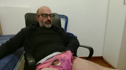 Snapshot of new_simi_74 chatting on 10/31/25, 07:26 simi online show from 10/31/25, 07:26