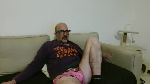 Snapshot of new_simi_74 chatting on 12/13/25, 08:14 simi online show from 12/13/25, 08:14