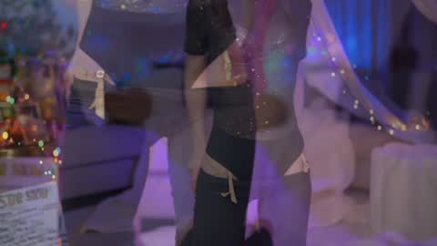 Snapshot of newchloe18 chatting on 11/15/25, 09:11 newchloe18 online show from 11/15/25, 09:11