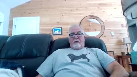 Snapshot of newhallboxer chatting on 09/19/25, 05:35 newhallboxer online show from 09/19/25, 05:35